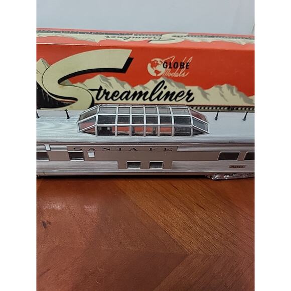 Globe Models Streamliner Coach Santa Fe Ho Scale Decorated Kit Assembled - Picture 2 of 6